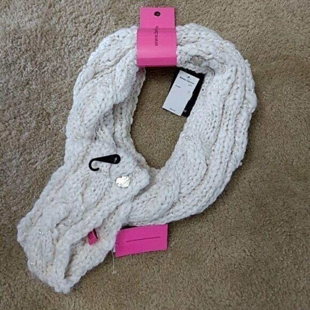 *Sale* Betsey Johnson cream colored winter set cowl headband